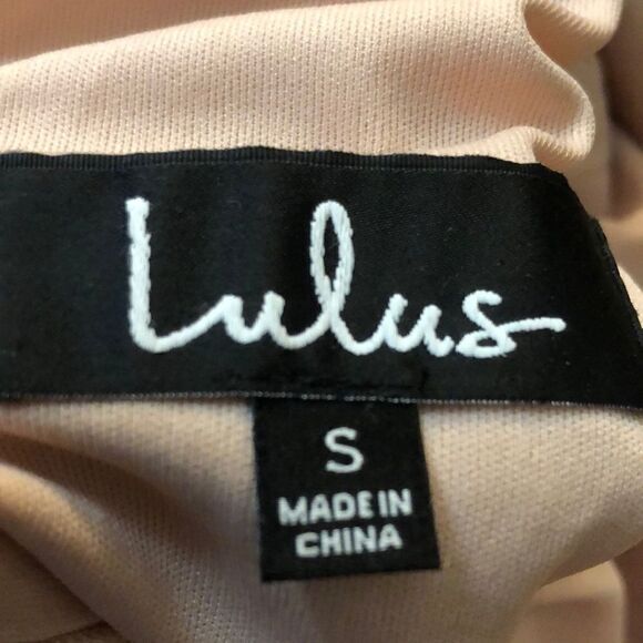 Lulus sequined dress Size Small gold 3/4 sleeve bodycon V back‎ lined party - Picture 4 of 7